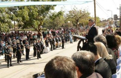 Peppo prometi� mayor acompa�amiento a Puerto Tirol