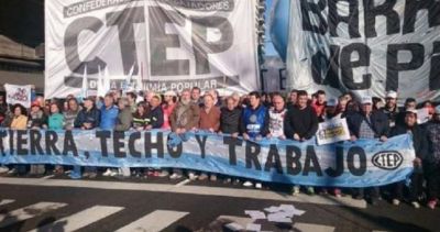 San Cayetano unir� gremios de la CGT, la Corriente, la CTA y organizaciones sociales
