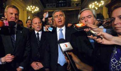 Medios: la centroderecha abandon� el recinto y denunci� irregularidades