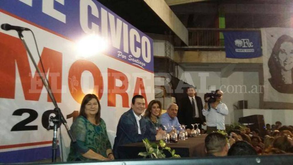 La gobernadora presidi� un multitudinario plenario del Frente Civico en La Banda