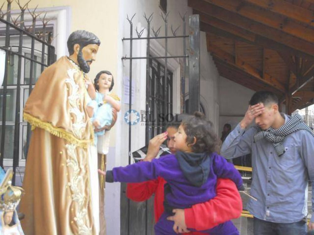 Una multitud en San Cayetano