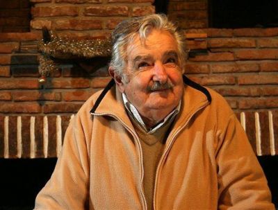 La suspensi�n del Mercosur hace crujir al gobierno uruguayo