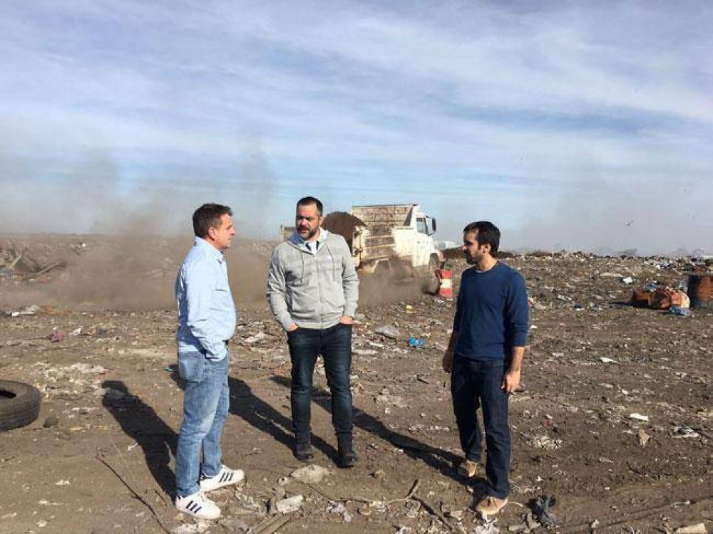 Por el basurero de Pico, funcionarios criticaron visita