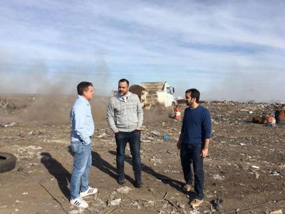 Por el basurero de Pico, funcionarios criticaron visita