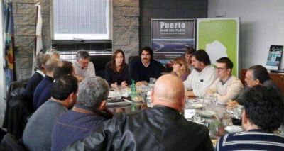 Vidal se reuni� con los gremios y ratific� asistencia para el Puerto