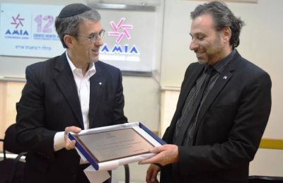 AMIA distingui� al Dr. Alejandro Roisentul por su gran tarea humanitaria