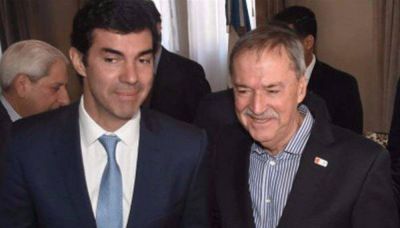 La pulseada, ahora, por el impuesto al cheque
