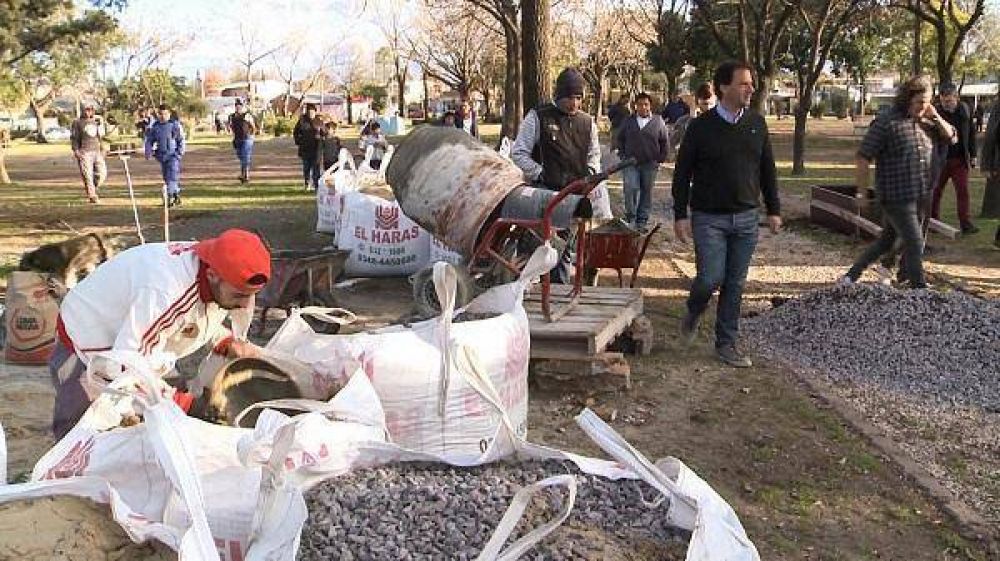 Ariel Sujarchuk supervis� obras de asfalto y bacheo en Gar�n, Maquinista Savio y Bel�n