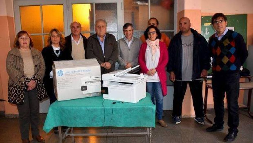 Intendente Britos anunci� una importante obra en la sede de la Escuela 6