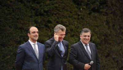 Macri sube a un cordob�s a la campa�a bonaerense