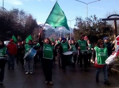 El paro contin�a y los municipales seguir�n con las movilizaciones