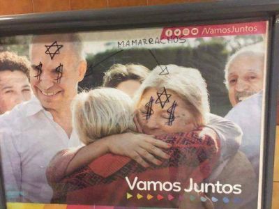 Carteles antisemitas contra Elisa Carri� y Horacio Rodr�guez Larreta