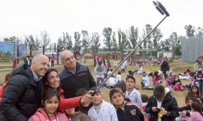 Ducot� y Hern�n Lombardi acompa�aron la visita de estudiantes pilarenses a la feria Tecn�polis