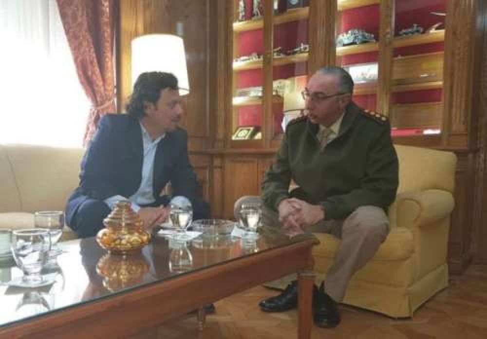 S�enz anunci� la construcci�n de represas en la ciudad para evitar inundaciones