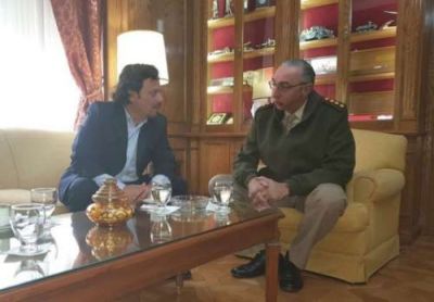 S�enz anunci� la construcci�n de represas en la ciudad para evitar inundaciones