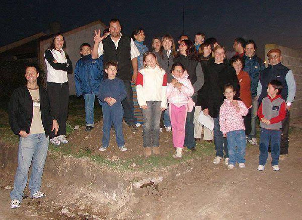 Firme salida de vecinos de Acupo II: el Municipio se comprometi� a terminarles el pavimento en breve