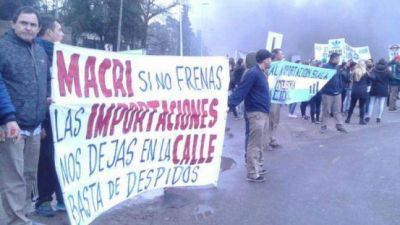 Zapatillazo: trabajadores de Adidas regalar�n 2000 pares de calzados