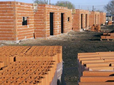 La Muni eval�a reducir impuestos a los hipotecarios