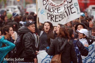 Estudiantes se movilizan junto a ATE