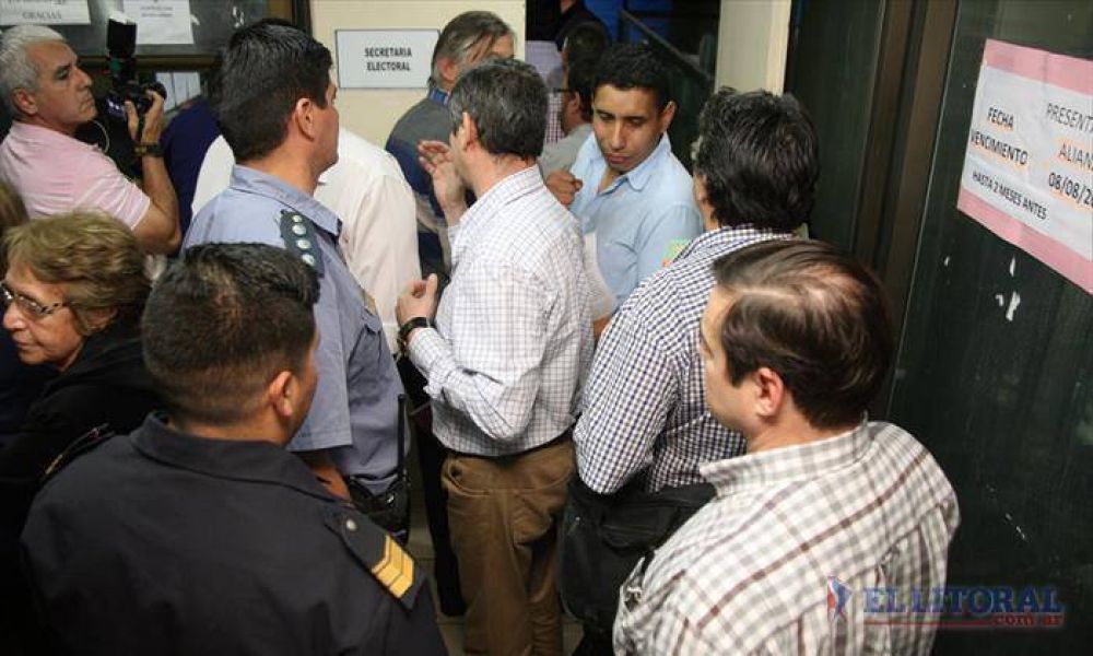 Los socios electorales definen nombres y pujan por lugares en las alianzas del 8-O