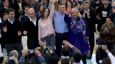 Paridad en Provincia: Mauricio Macri y Mar�a Eugenia Vidal le encienden una vela a los indecisos