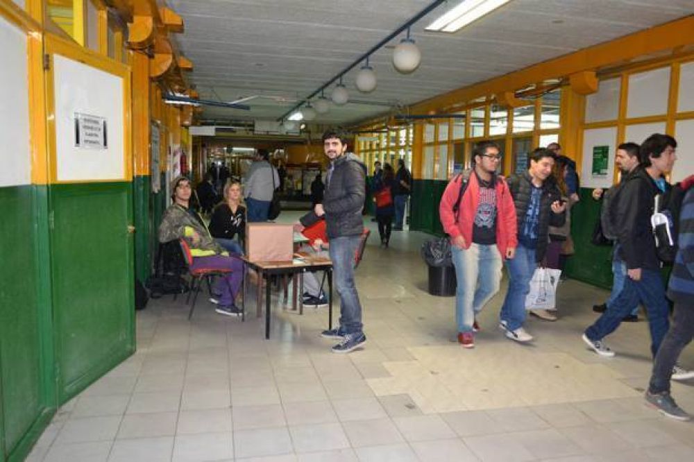 Docentes deber�n ir el lunes a escuelas tras acto eleccionario