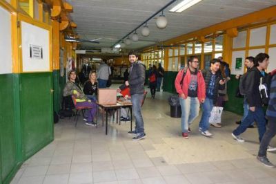 Docentes deber�n ir el lunes a escuelas tras acto eleccionario