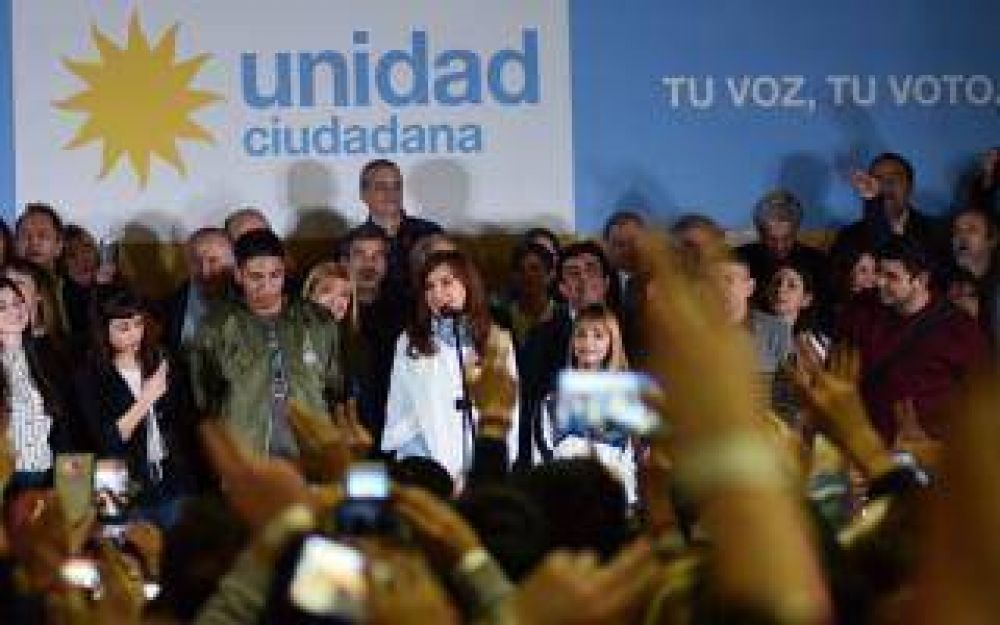 Cristina cerr� la campa�a en La Matanza y le peg� a Bullrich: 