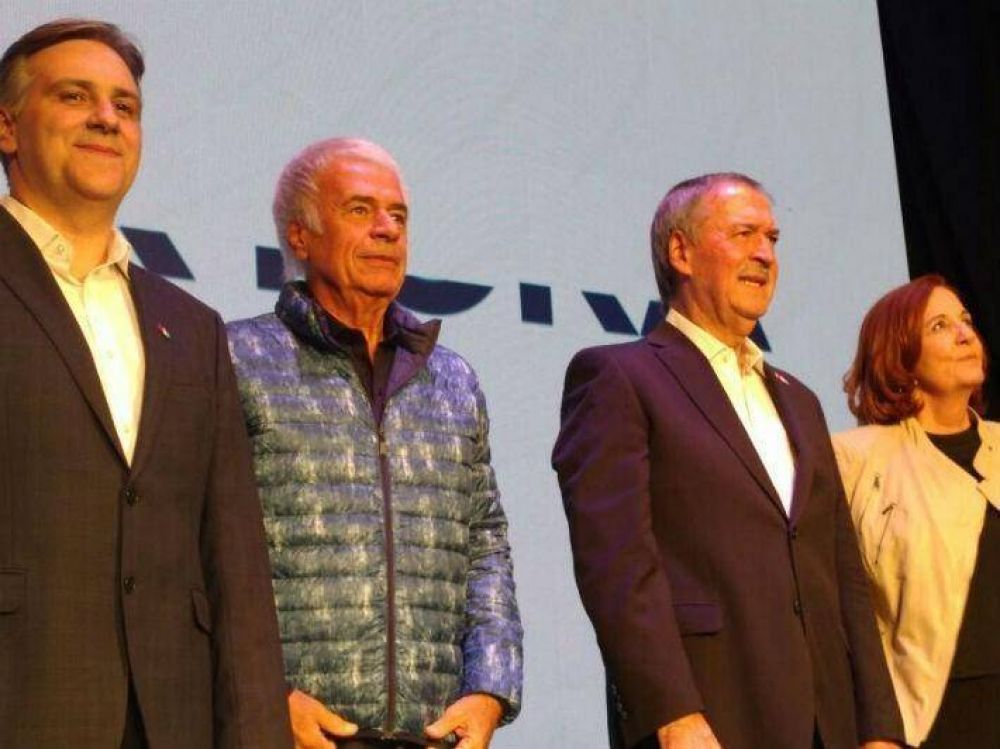 Schiaretti y De la Sota encabezaron el cierre de campa�a de Martin Llaryora