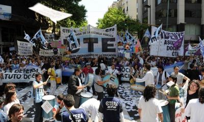 Los docentes en CABA aseguraron que el aumento ofrecido es menor al costo de vida y van al paro