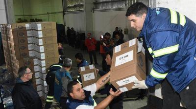 PASO: comenz� el operativo de distribuci�n de urnas en los grandes centros urbanos