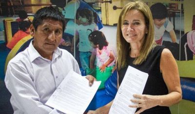 Acuerdo en Per entre la cpula gremial el Ministerio de Educacin para levantar el paro