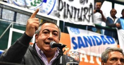 Sindicato de farmac�uticos demanda al gremio de uno de los triunviros de la CGT