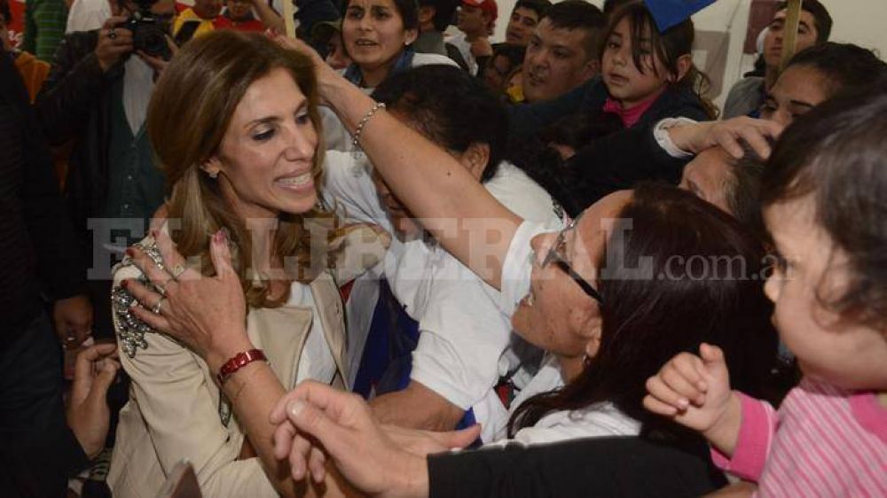 Claudia de Zamora confirm� el triunfo y agradeci� el apoyo