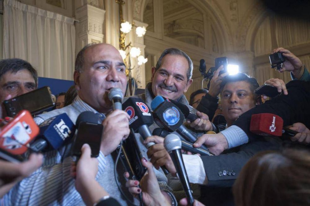 El oficialismo gan� el primer tiempo; el segundo se definir� en 70 d�as