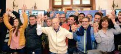 De la mano de Carlos Menem, el PJ se alz� con las PASO
