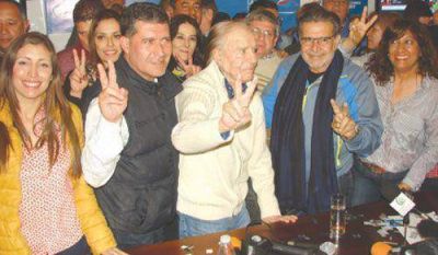 Carlos Sa�l Menem le gan� por siete puntos a Julio Mart�nez
