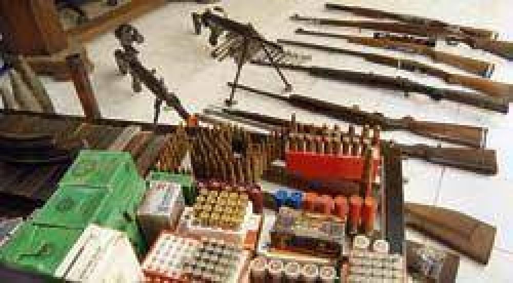 Secuestraron, adem�s de un arsenal, 15 DNI sin fotos