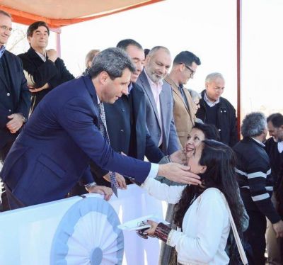 105 familias recibieron las llaves de su casa propia