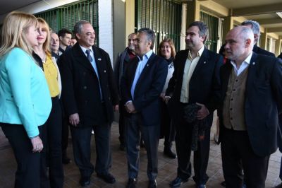 El gobernador mostr� satisfacci�n y apunt� a sus rivales