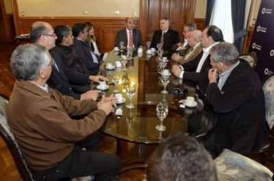 Manzur apela a la unidad del PJ y modera el discurso
