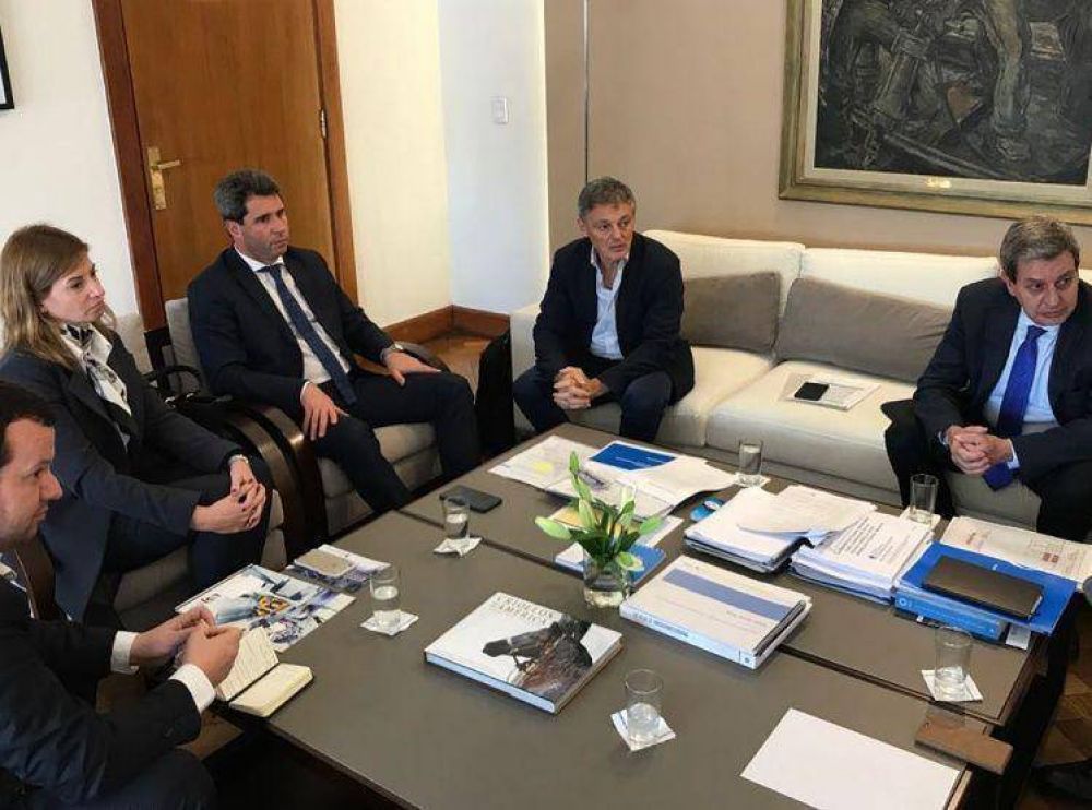 U�ac firmar� un decreto para lograr que  el Ejecutivo compre m�s en San Juan