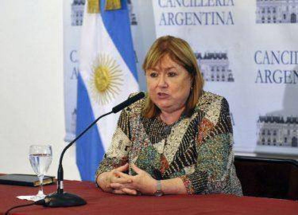 Malvinas: La ministra May inst a la Argentina que cumpla con sus compromisos pblicos