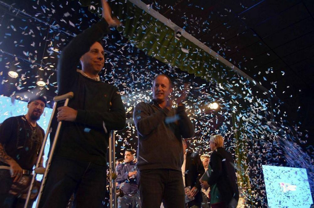 �Los vecinos respaldaron la gesti�n de Mart�n y la figura de Cristina�