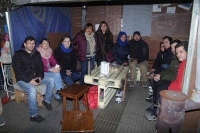 Tras 140 d�as, Judiciales decidi� levantar el acampe frente al TSJ