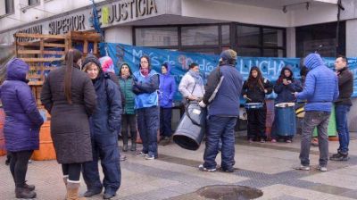 Judiciales logran el 10 % y levantan acampe