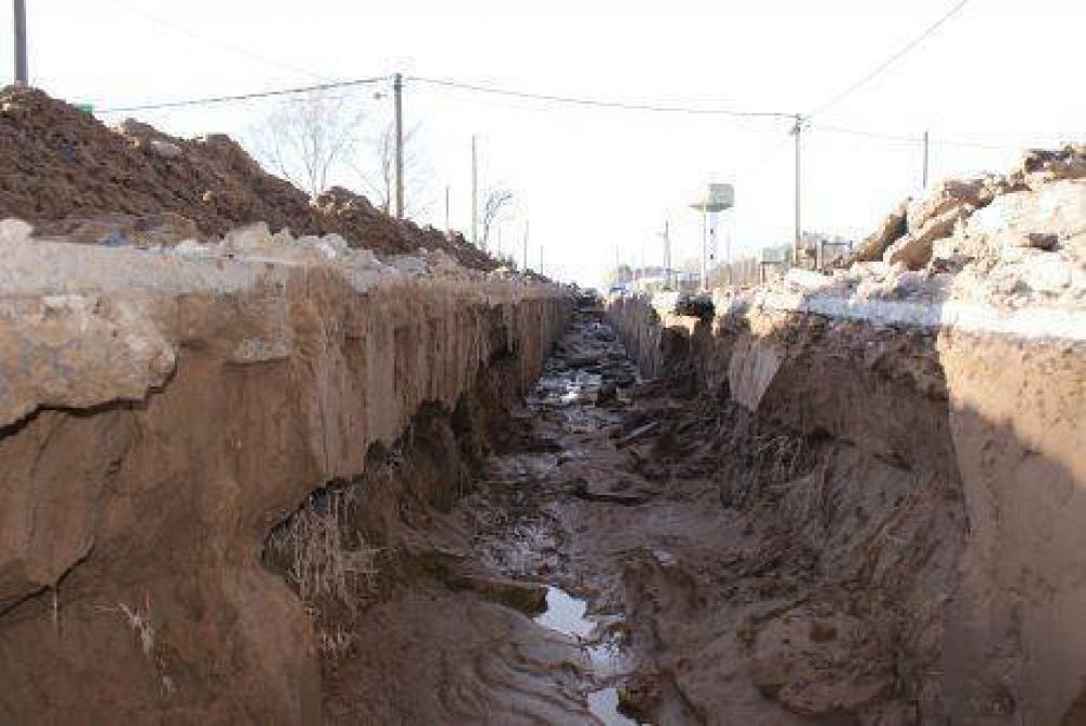 Se inici� en la calle Caseros de 30 de Agosto la primera etapa de los desag�es pluviales