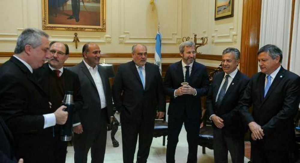 Macri ya abri la negociacin con los gobernadores peronistas