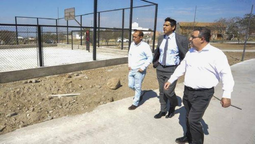 Ra�l Jalil supervis� los trabajos en plaza Achachay