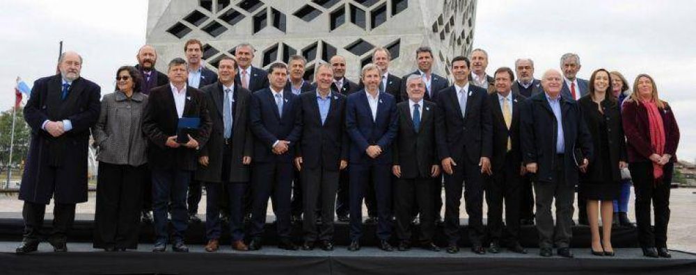 Gobierno insistir� con la v�a judicial por la deuda millonaria de Naci�n